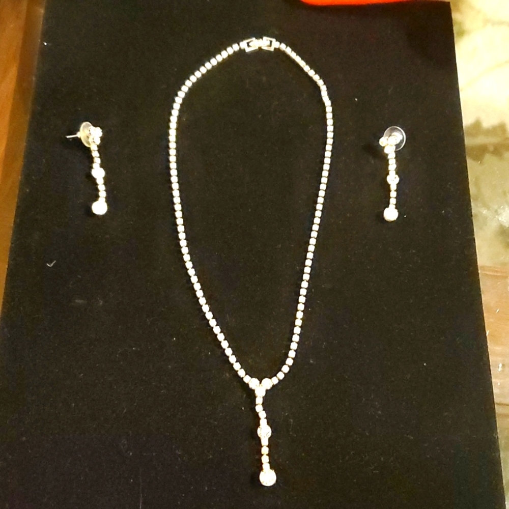 Vintage rhinestone earring and necklace
